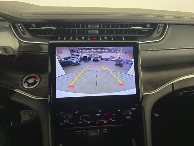 Used 2024 Jeep Grand Cherokee Limited w/ Black Appearance Package image 22