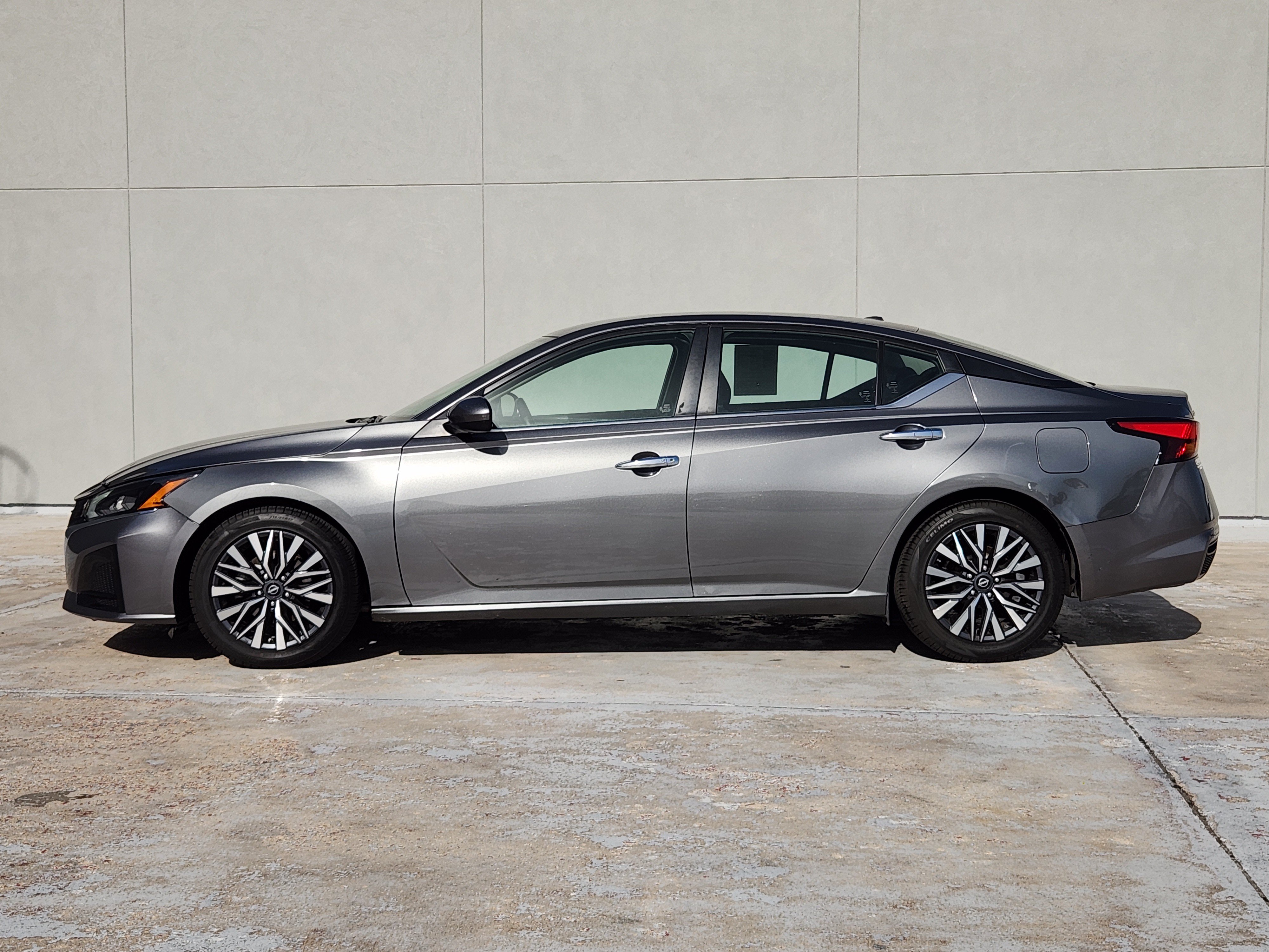 Used 2023 Nissan Altima 2.5 SV FWD image 5