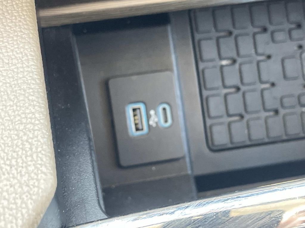 Used 2024 Ford Expedition Limited image 30