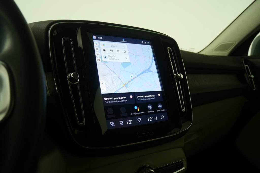 Used 2025 Volvo XC40 B5 Plus w/ Climate Package image 21