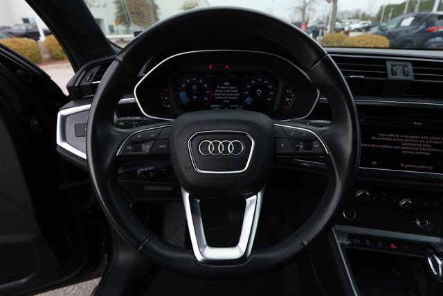 Used 2024 Audi Q3 2.0T Premium image 11