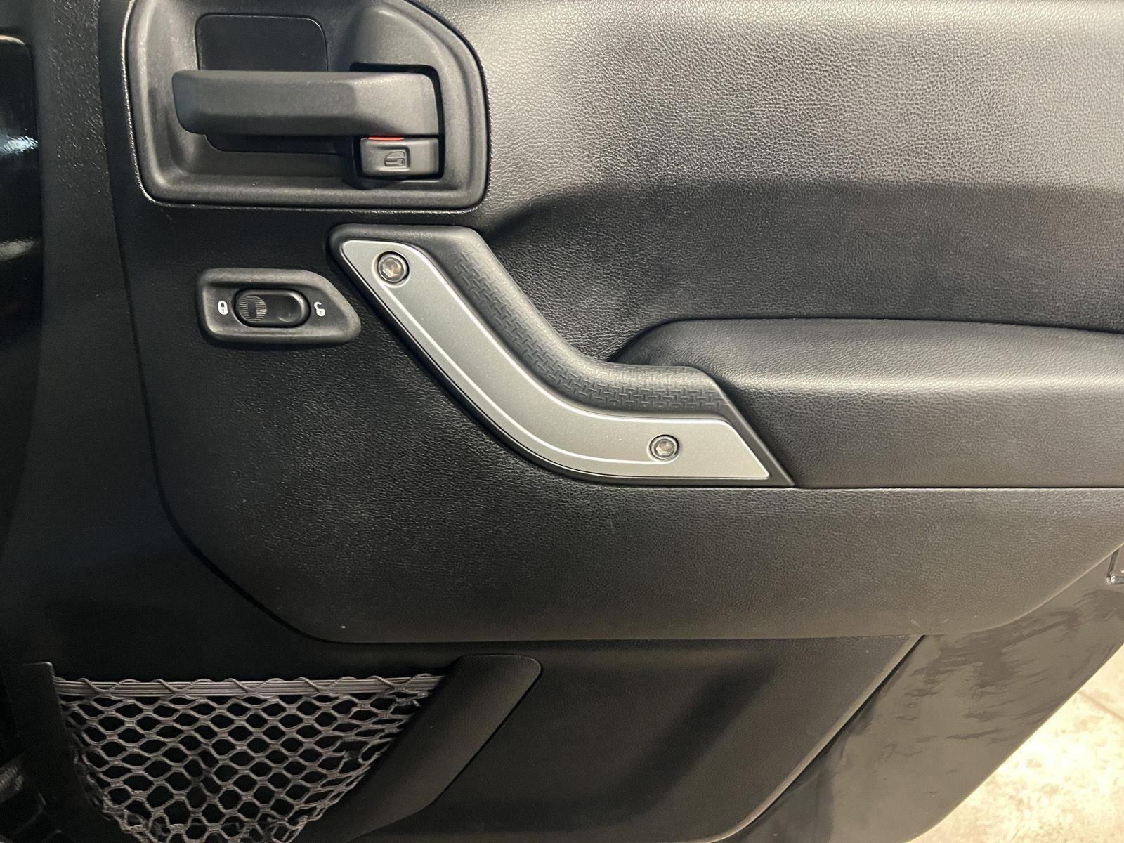 Used 2014 Jeep Wrangler Rubicon w/ Power Convenience Group image 13