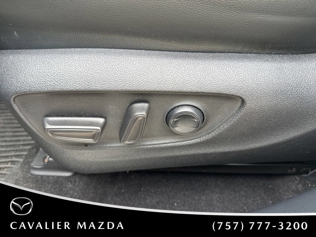 Used 2023 Toyota Highlander XLE AWD/4WD image 14