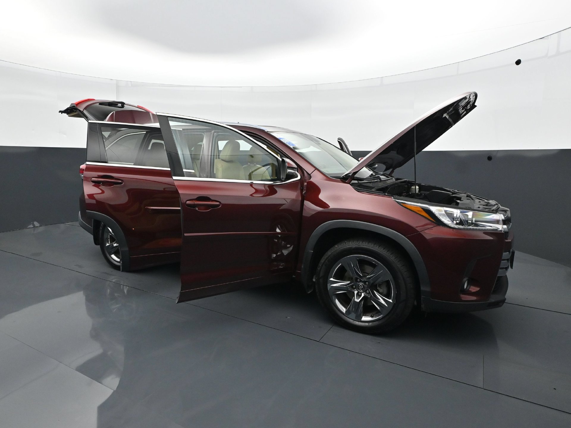 Used 2018 Toyota Highlander Limited Platinum w/ Carpet Mat Package (TMS) AWD/4WD image 34