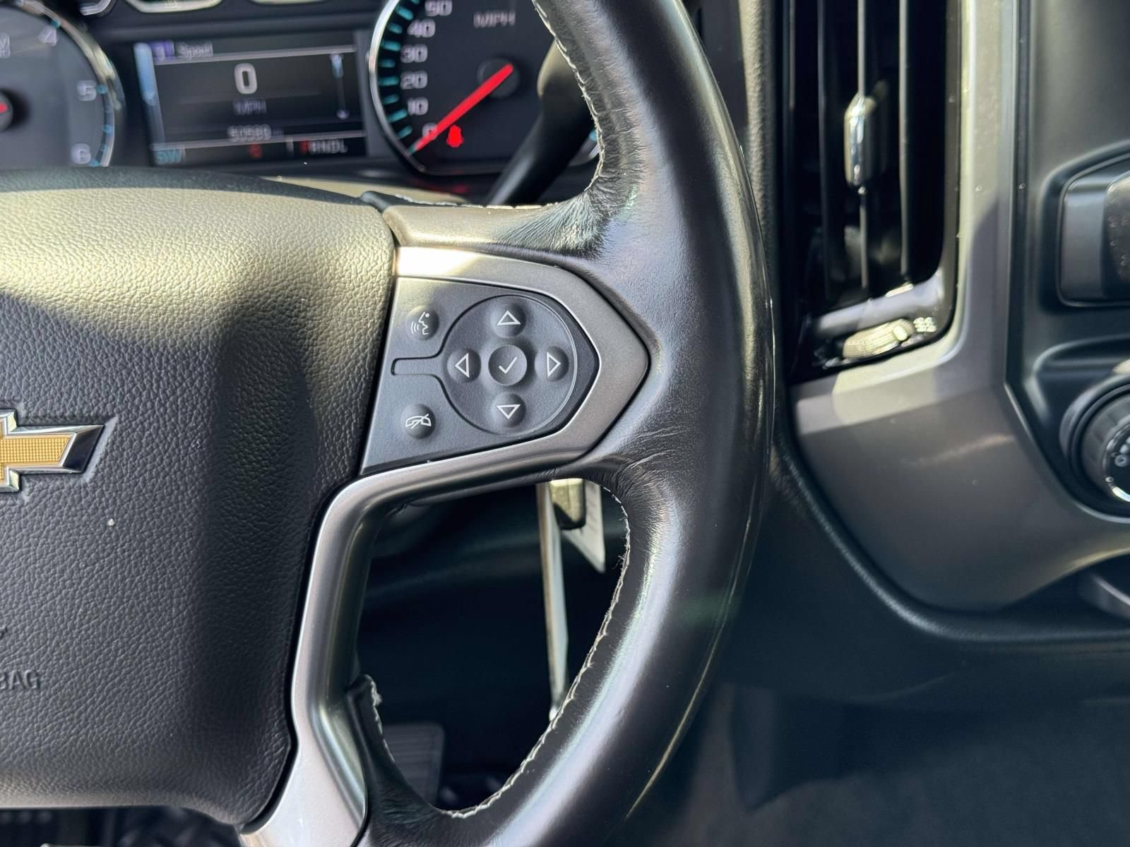 Used 2018 Chevrolet Silverado 1500 LT AWD/4WD image 9