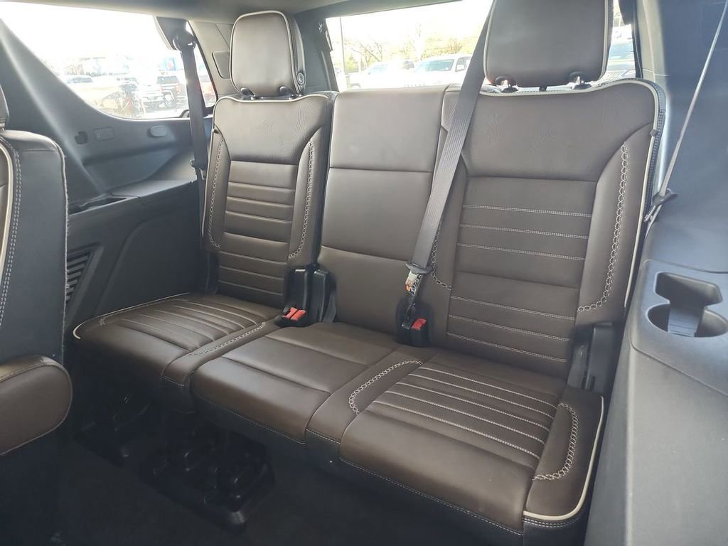 Certified 2025 GMC Yukon Denali Ultimate AWD/4WD image 37