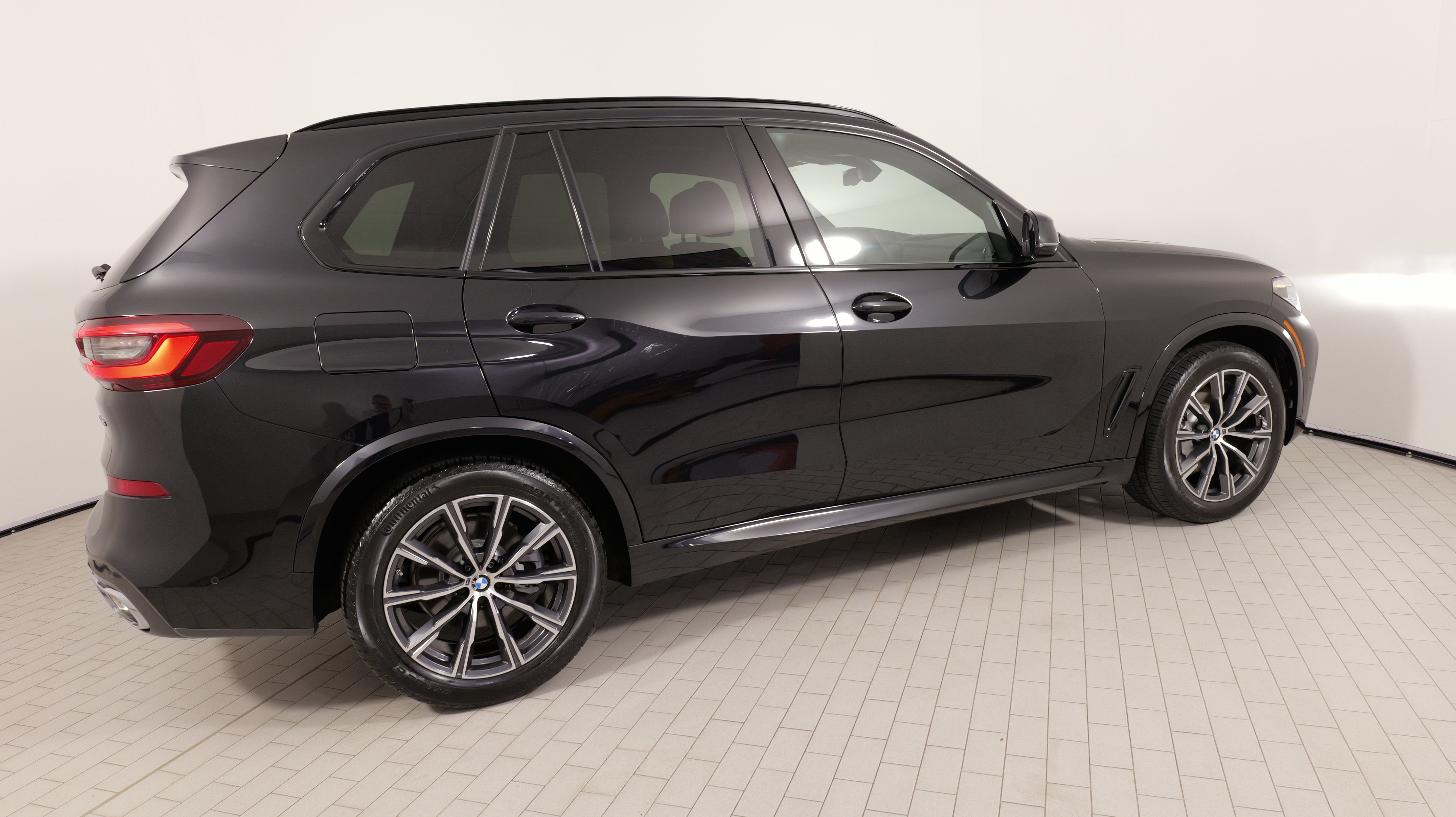 Used 2020 BMW X5 xDrive40i w/ M Sport Package AWD/4WD image 10