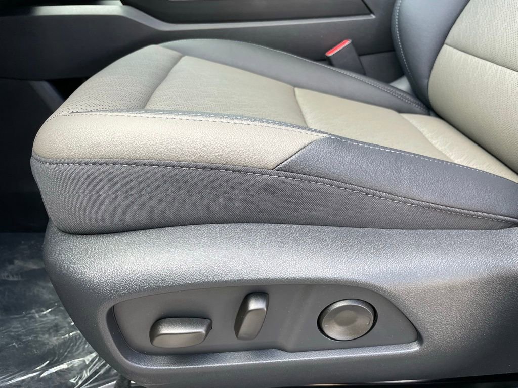 New 2026 Chevrolet Equinox LT w/ Convenience Package II image 11