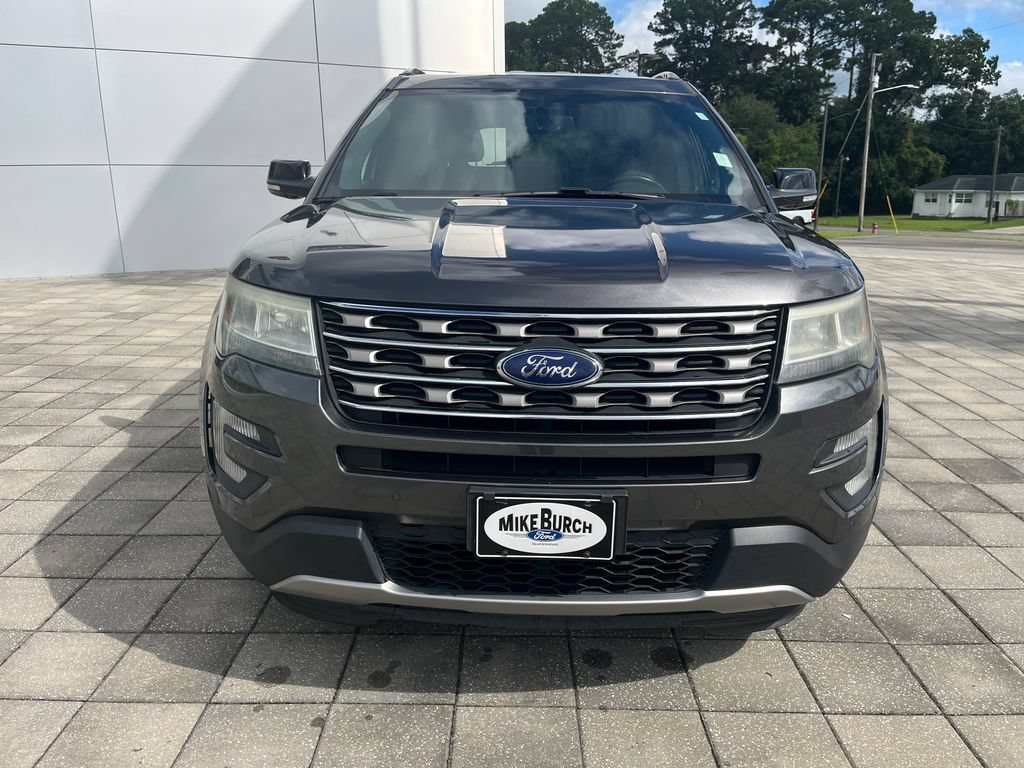 Used 2017 Ford Explorer XLT w/ Equipment Group 202A FWD image 9