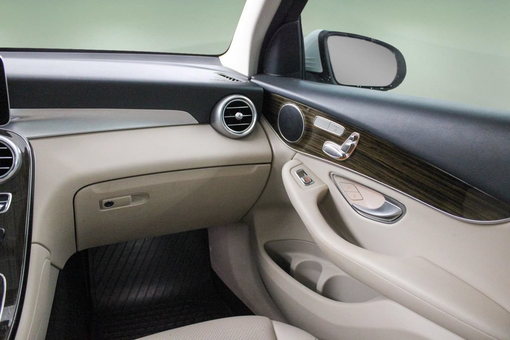 Used 2022 Mercedes-Benz GLC 300 image 20