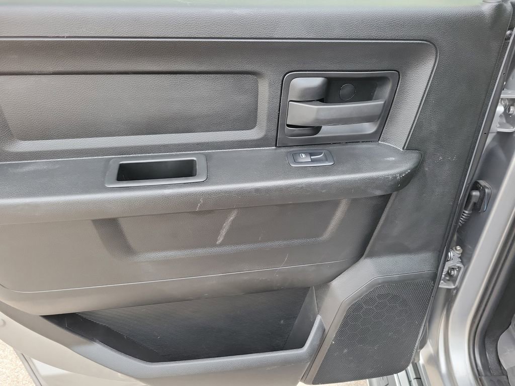 Used 2024 RAM 3500 Tradesman w/ Chrome Appearance Group image 16