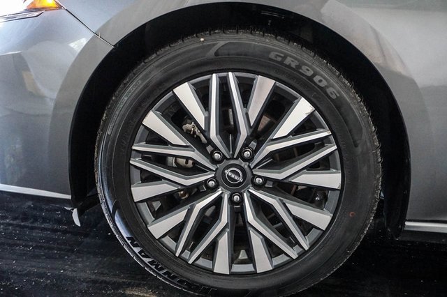 Used 2024 Nissan Altima 2.5 SV image 5