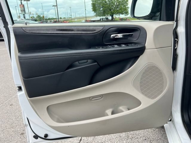 Used 2015 Dodge Grand Caravan SXT w/ UConnect Hands-Free Group FWD image 10