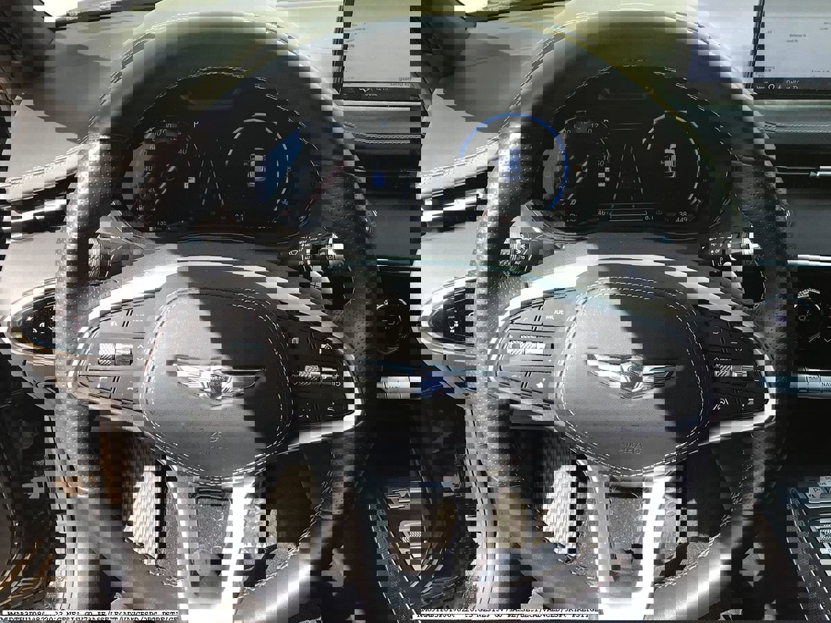 Used 2023 Genesis GV70 2.5T w/ Sport Prestige Package image 8