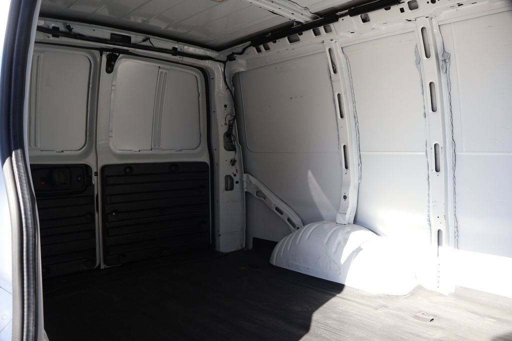 Used 2022 Chevrolet Express 3500 w/ Driver Convenience Package image 39