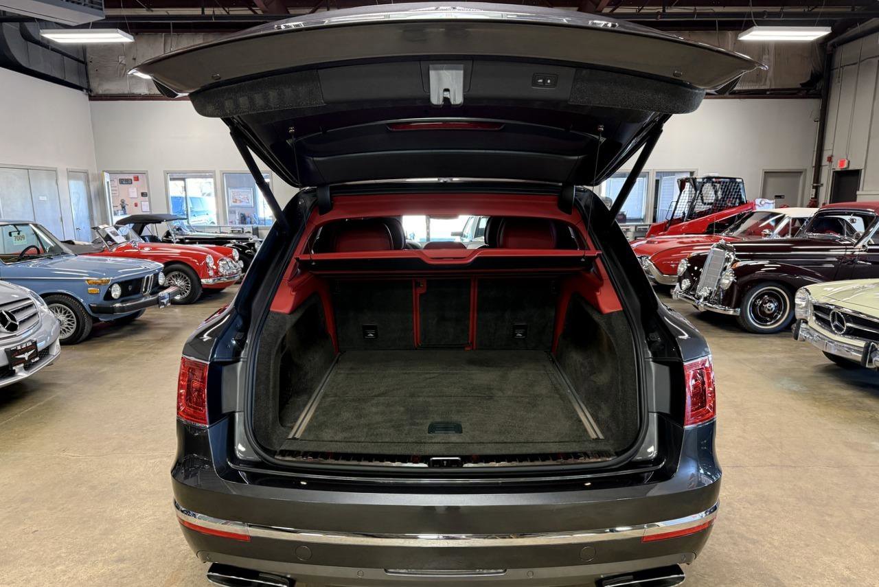 Used 2018 Bentley Bentayga image 51