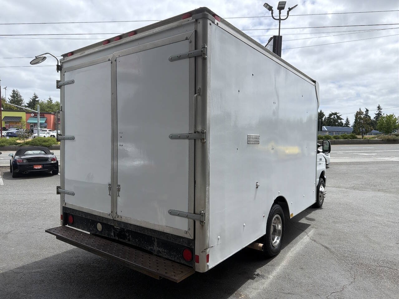 Used 2013 Ford E-350 and Econoline 350 Super Duty RWD image 8