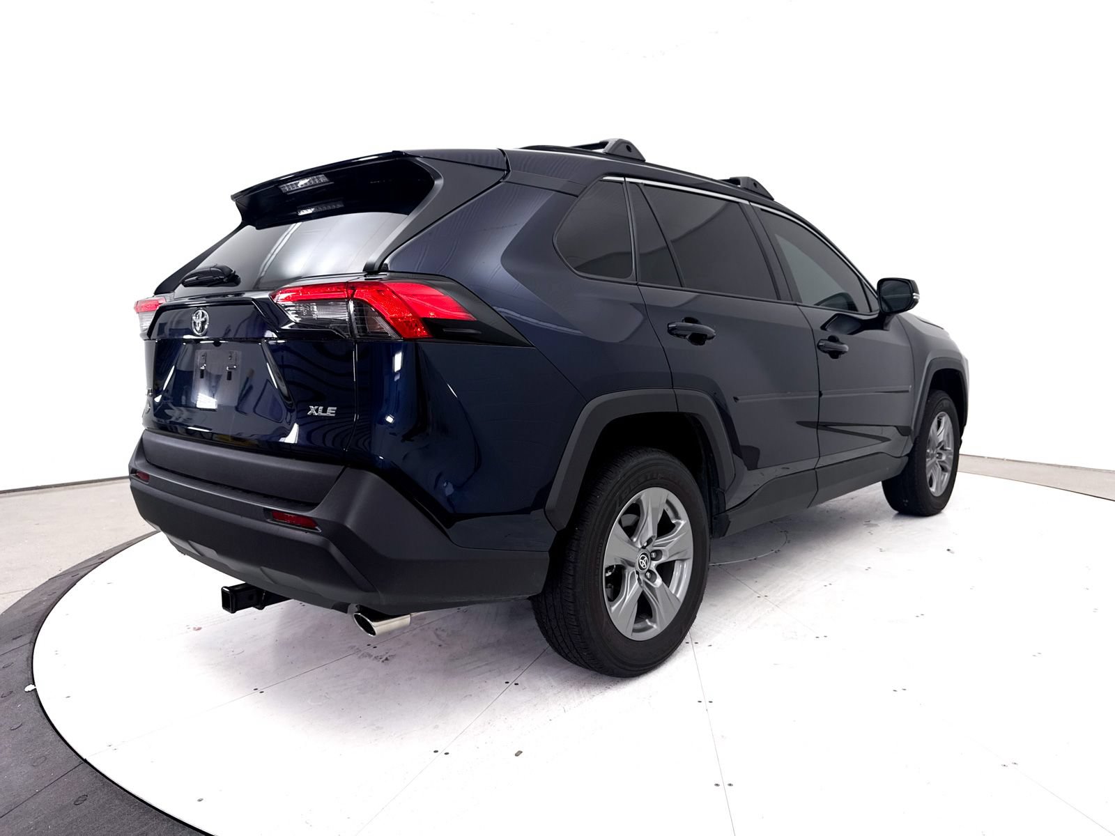 Used 2024 Toyota RAV4 XLE w/ Convenience Package FWD image 17