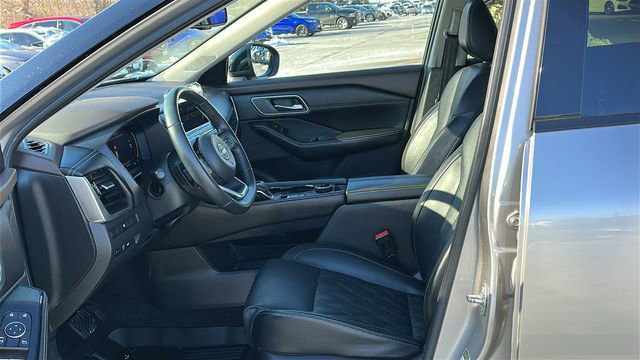 Used 2023 Nissan Rogue Platinum image 9