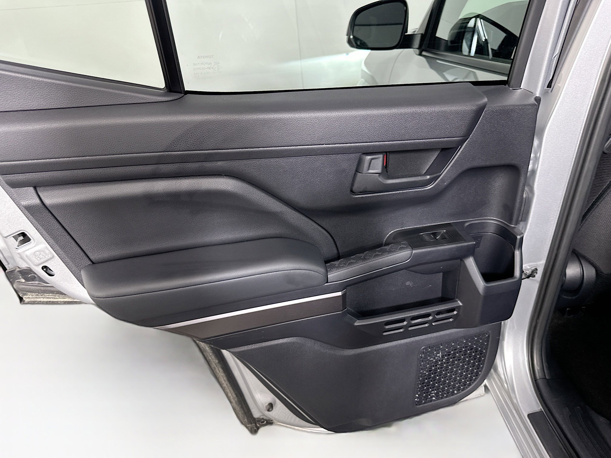 Used 2025 Toyota 4Runner SR5 image 26