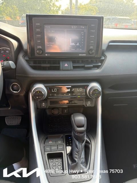 Used 2020 Toyota RAV4 XLE w/ Convenience Package FWD image 12