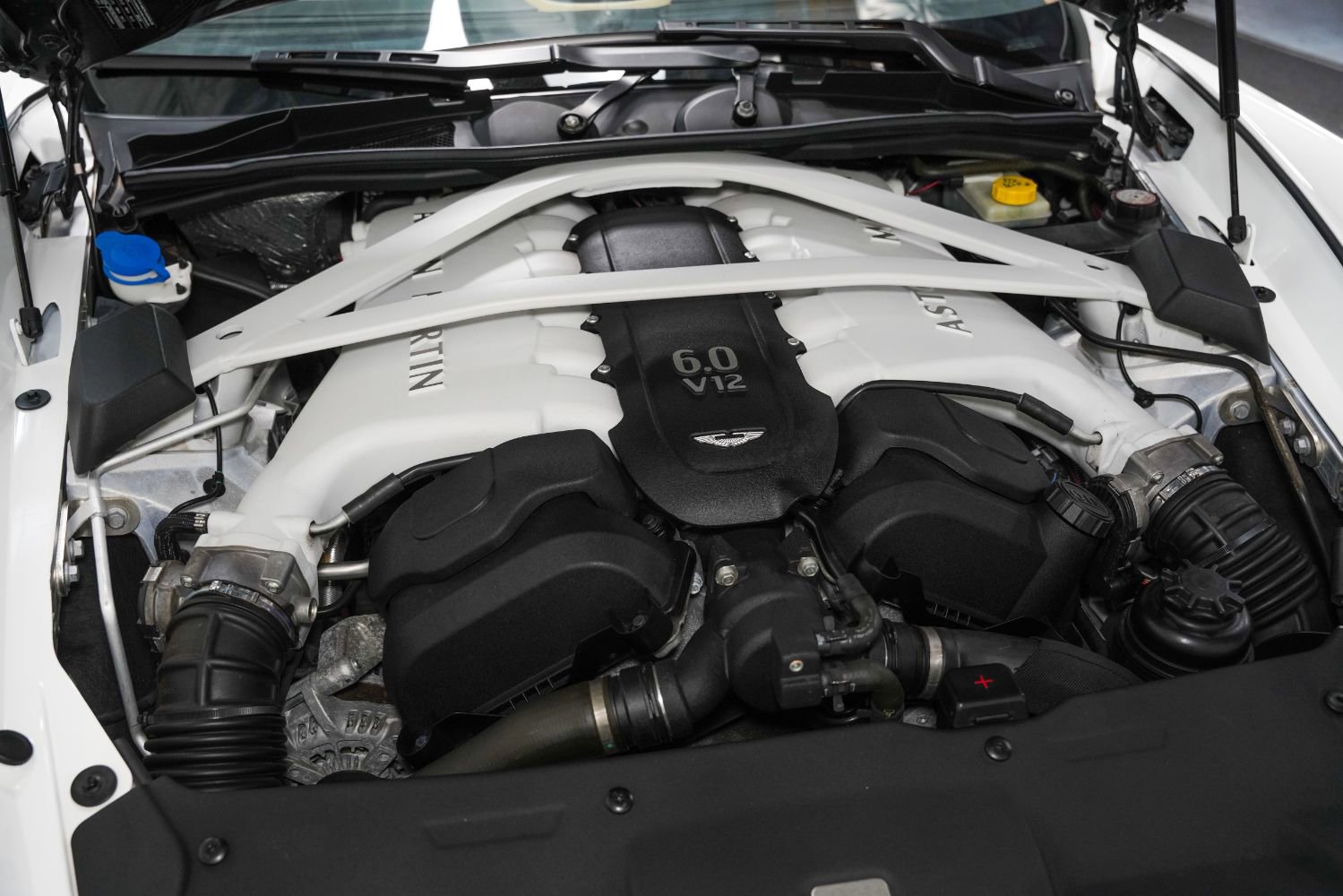 Used 2014 Aston Martin Vanquish Coupe image 45