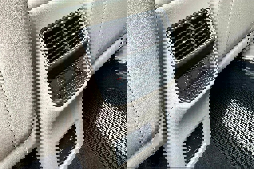 New 2026 Volkswagen Atlas SE image 17