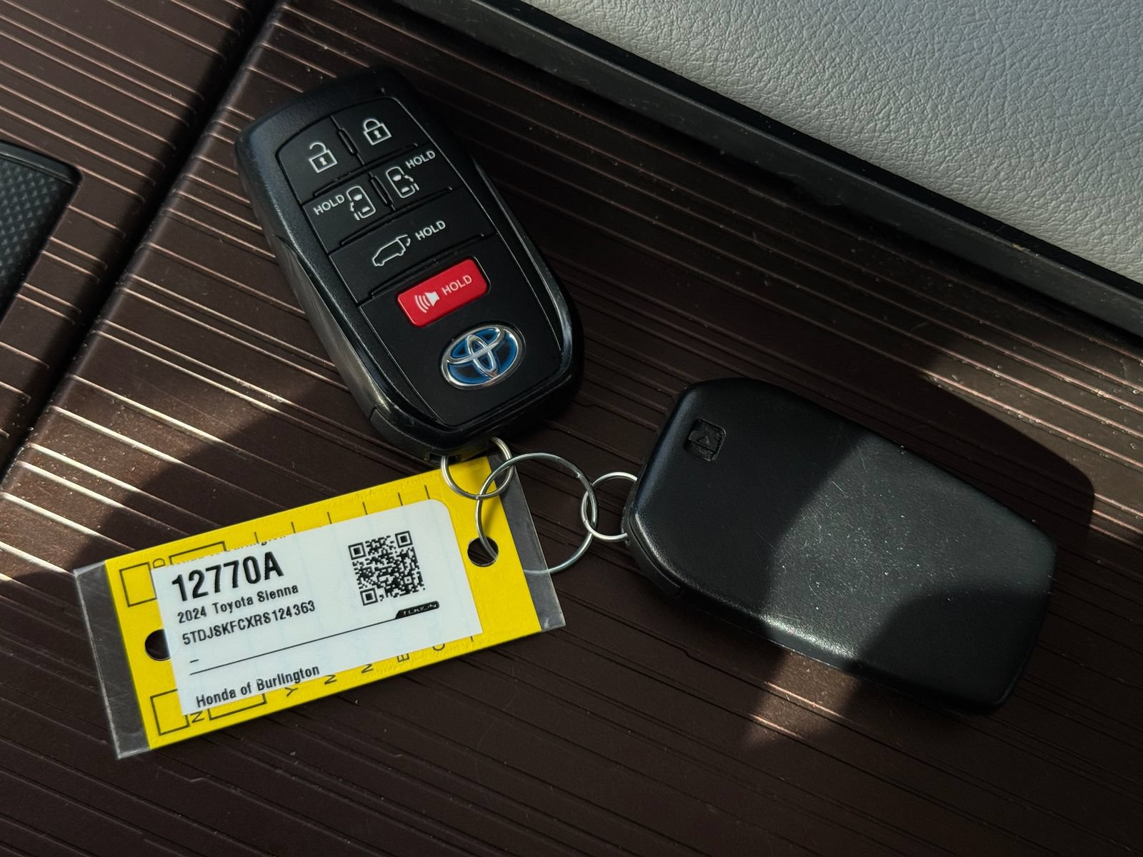 Used 2024 Toyota Sienna XLE w/ XLE Plus Package AWD/4WD image 11
