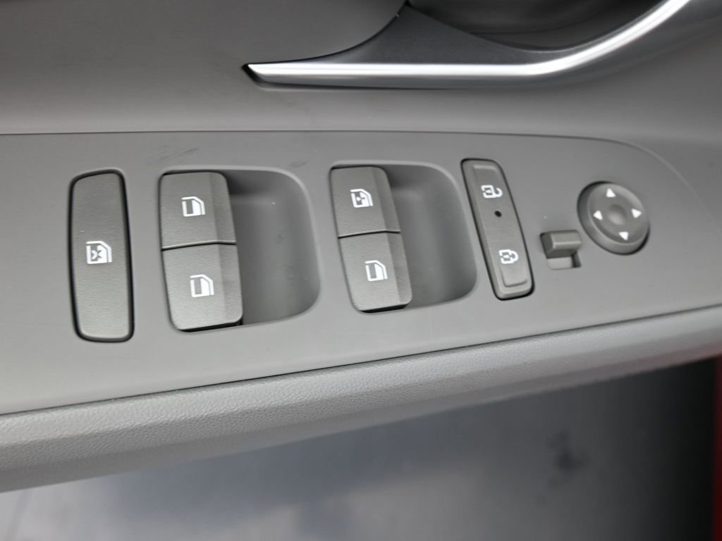 Certified 2025 Hyundai Elantra Sport image 11