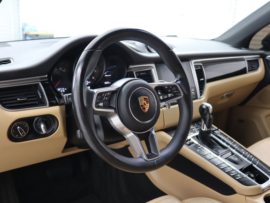 Used 2018 Porsche Macan Sport Edition AWD/4WD image 17