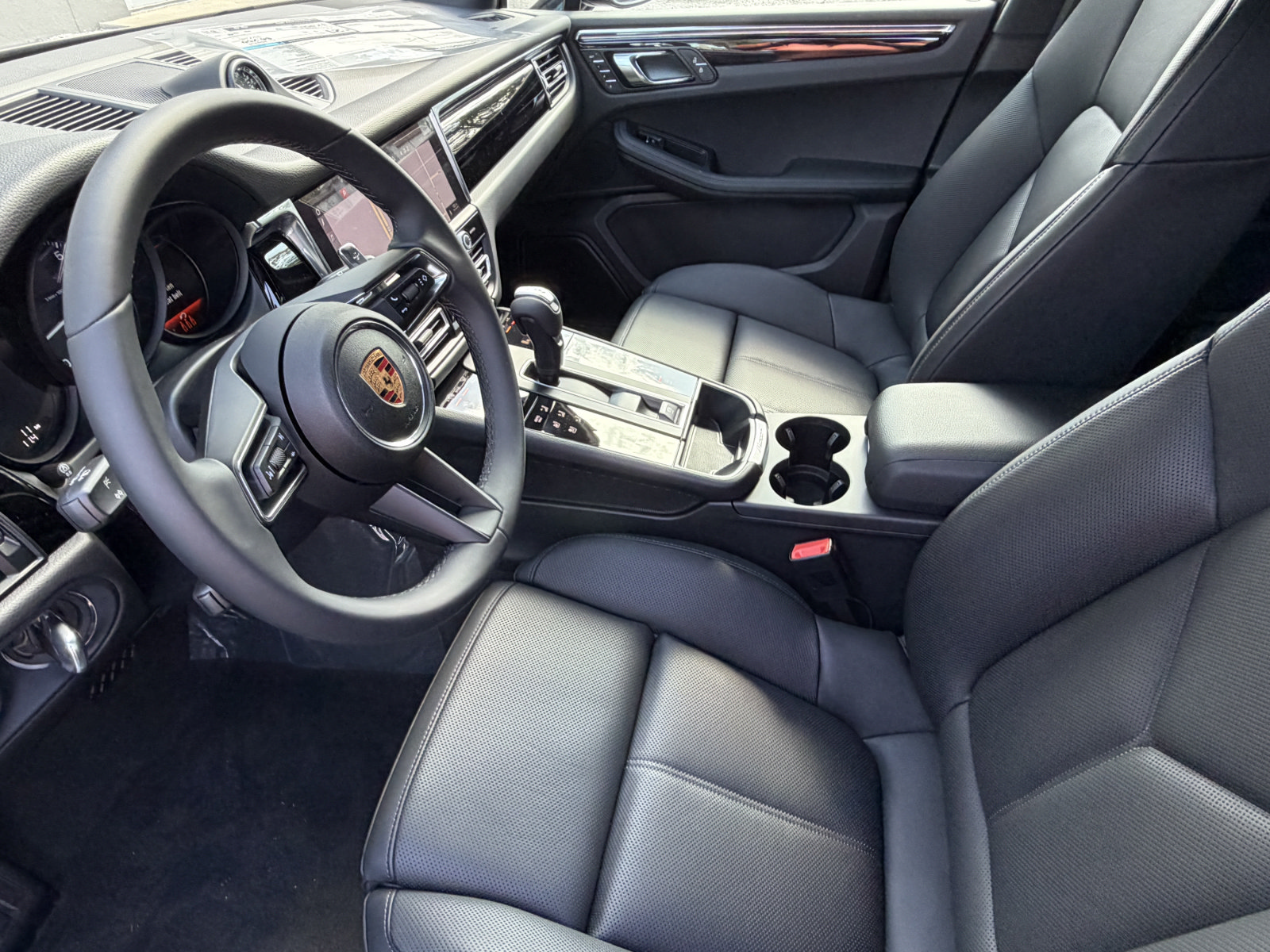 New 2026 Porsche Macan AWD/4WD image 4