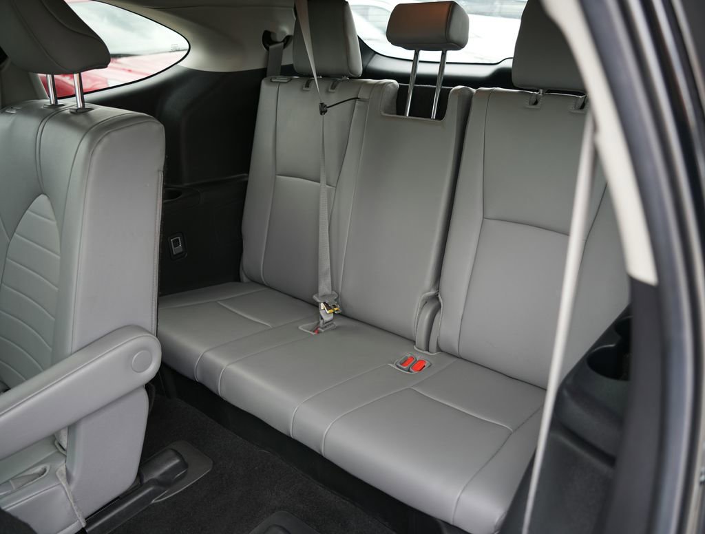 Used 2024 Toyota Highlander XLE FWD image 26