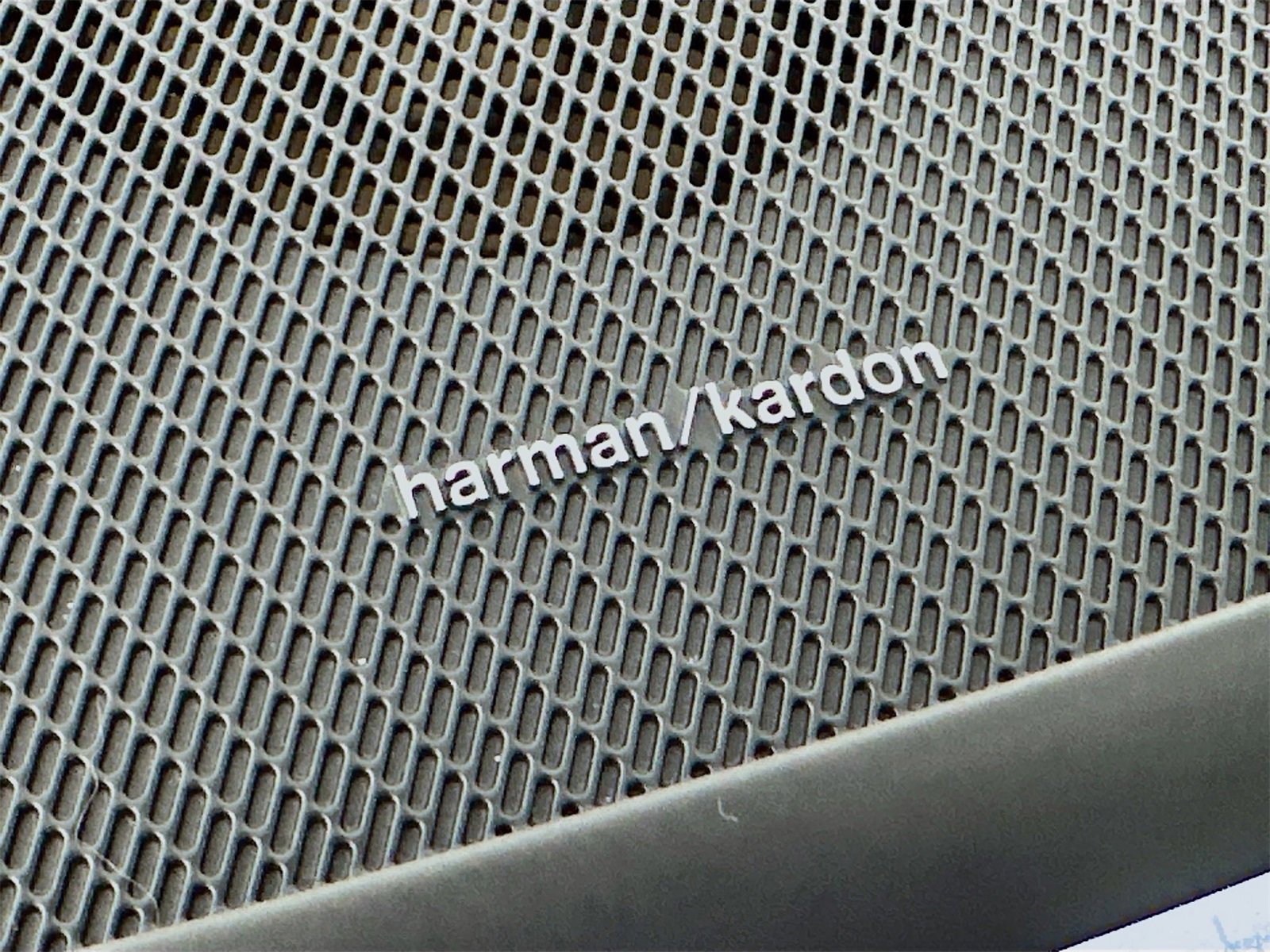 Used 2024 Volvo XC60 T8 Ultimate w/ Protection Package Premier image 19