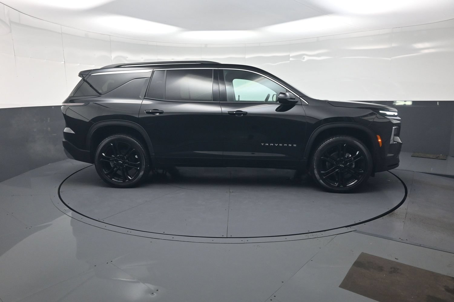 New 2026 Chevrolet Traverse LT w/ LPO, Floor Liner Package AWD/4WD image 2