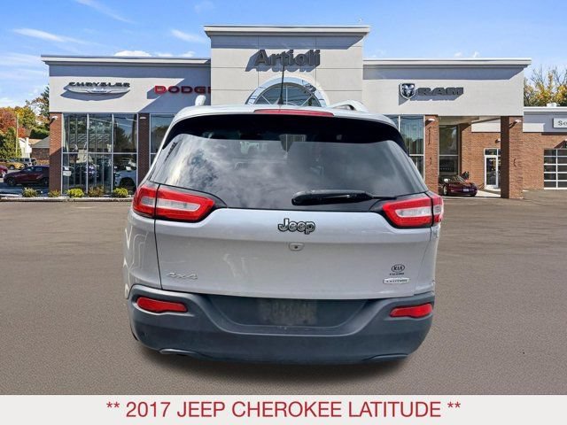 Used 2017 Jeep Cherokee Latitude AWD/4WD image 6