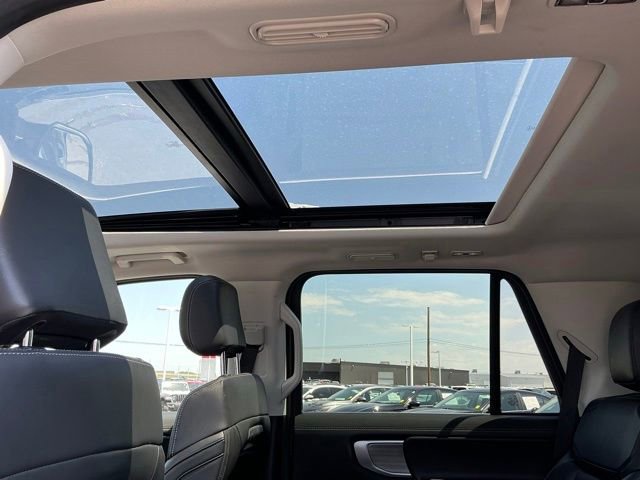 Used 2025 Ford Expedition Platinum AWD/4WD image 28