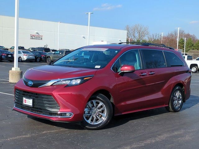Certified 2024 Toyota Sienna XLE image 2