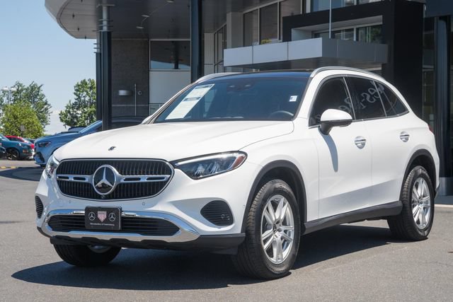 Certified 2025 Mercedes-Benz GLC 300 4MATIC w/ Driver Assistance Package image 3