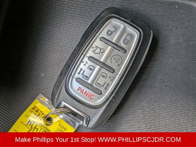 Used 2025 Chrysler Pacifica Select FWD image 28