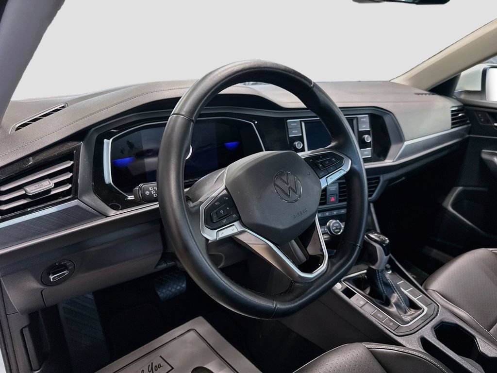 Used 2023 Volkswagen Jetta SE FWD image 9