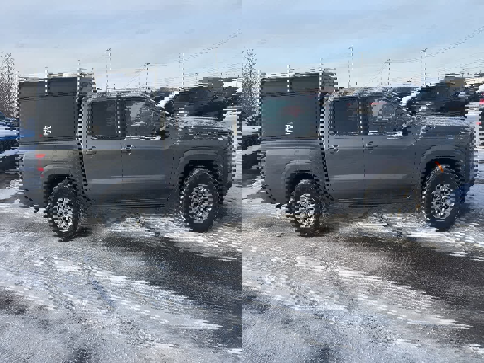 Used 2024 Nissan Frontier SV image 9