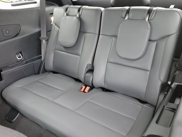 Used 2025 Ford Explorer Active w/ Active Comfort Package image 12
