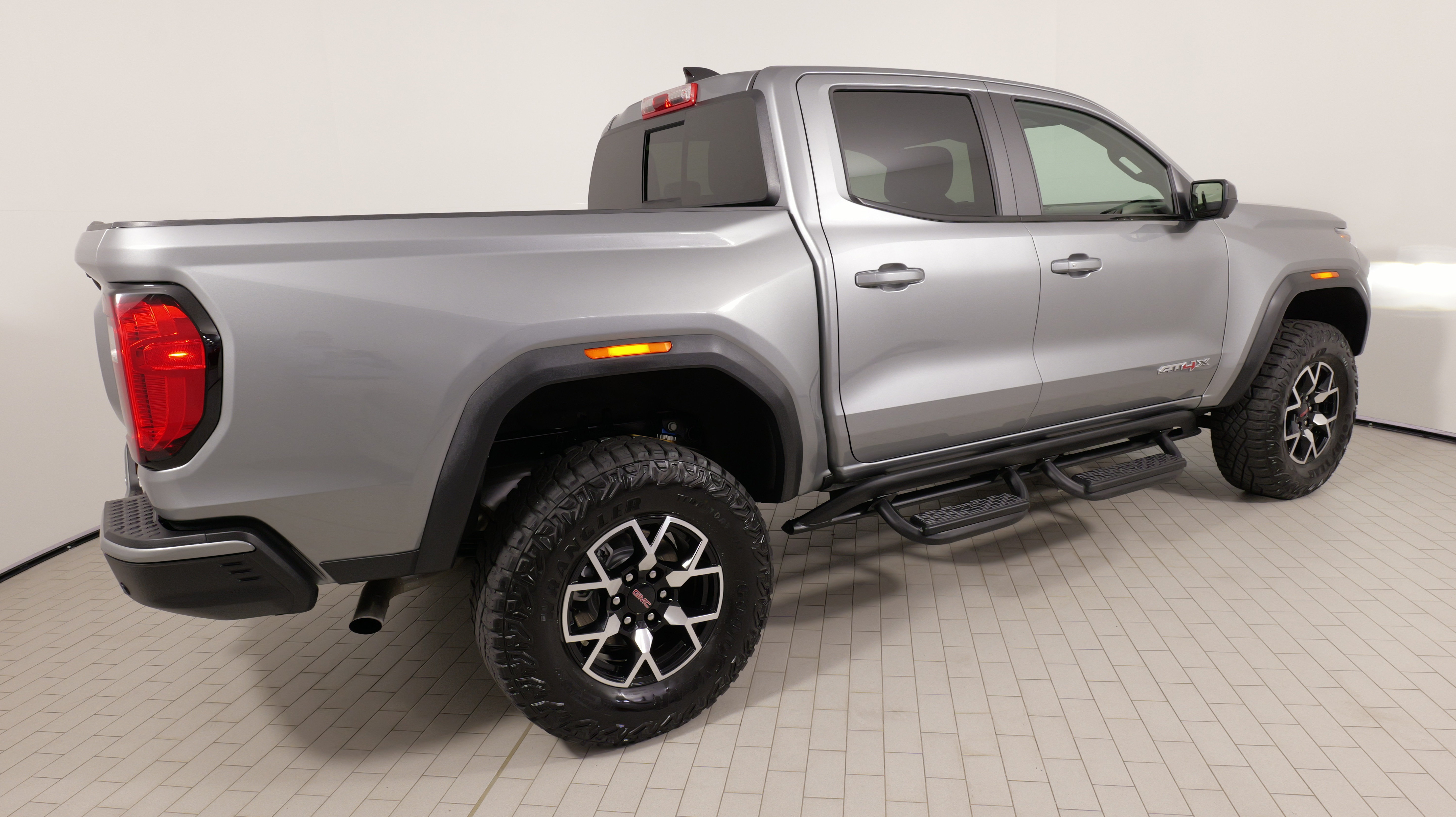 Used 2024 GMC Canyon AT4X AWD/4WD image 11
