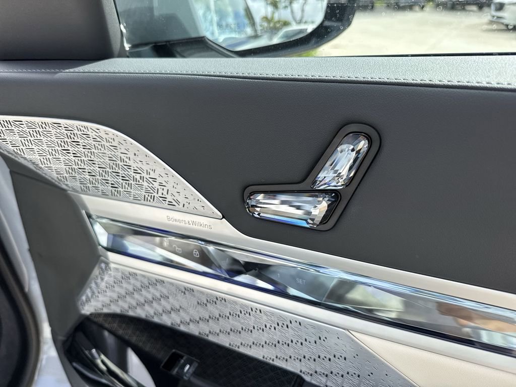 Used 2023 BMW 760i xDrive image 45
