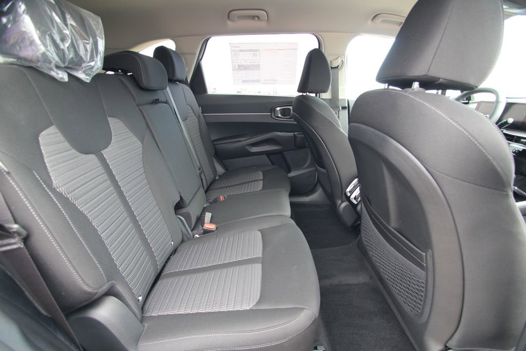 New 2026 Kia Sorento LX image 9