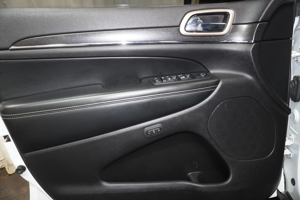 Used 2017 Jeep Grand Cherokee Limited AWD/4WD image 23
