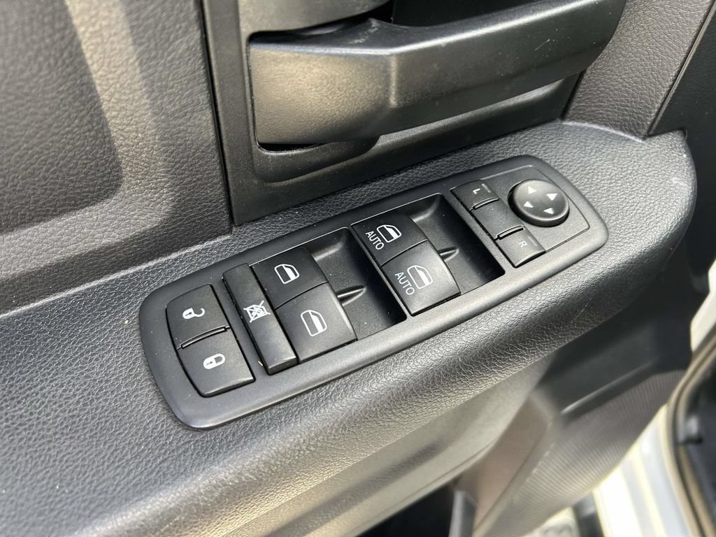 Used 2016 RAM 3500 Tradesman w/ Chrome Appearance Group AWD/4WD image 17
