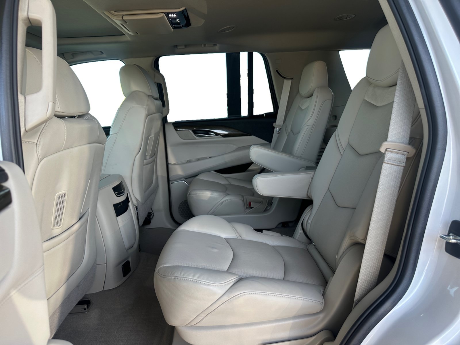 Used 2020 Cadillac Escalade Luxury AWD/4WD image 13