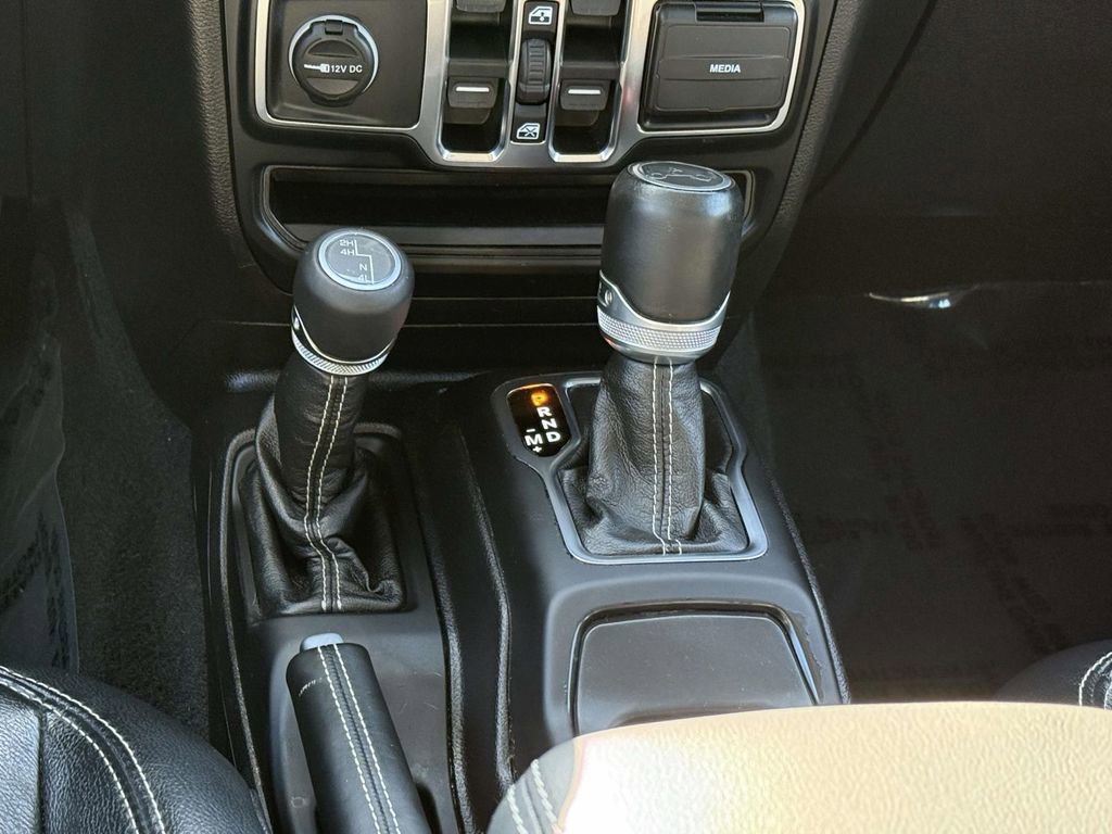 Certified 2019 Jeep Wrangler Unlimited Sahara w/ Cold Weather Group AWD/4WD image 23