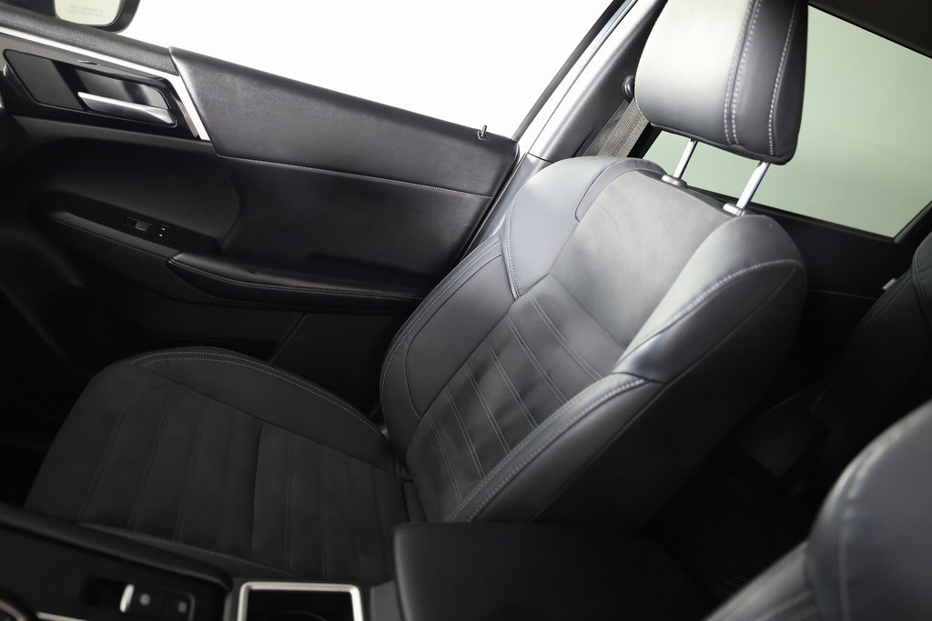 Used 2023 Mitsubishi Outlander SE image 35